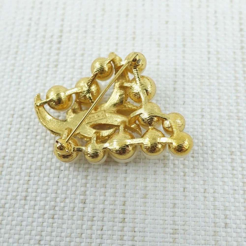 Trifari‎ Brooch Coral Tentacles Gold Tone Faux Pearl Under The Sea Signed